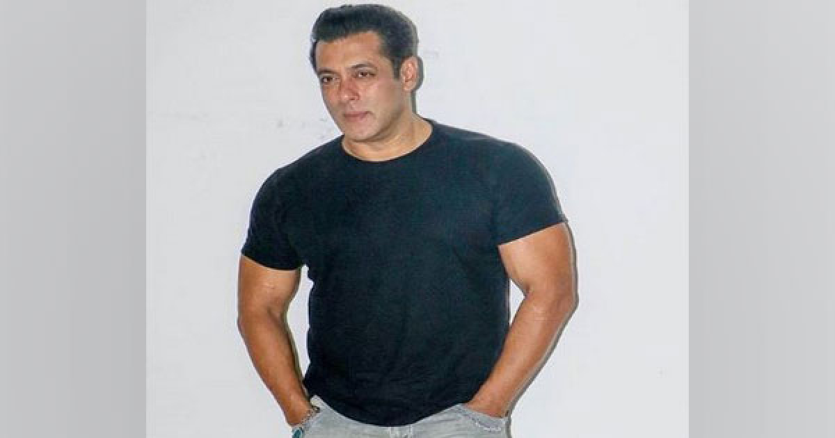 Salman Khan shares note requesting fans to not burst firecrackers in theaters